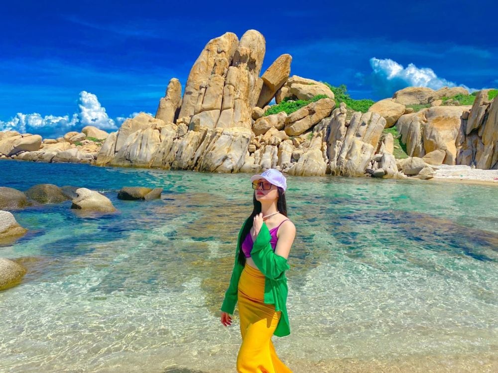 Hòn Ghềnh sở hữu đá tự nhiên hình thù kỳ lạ